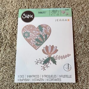 Sizzix Bold Floral Heart Thinlits Floral Heart